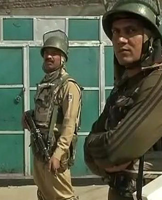 कश्मीर में टेरर फ़ंडिंग को लेकर घाटी के अलगाववादी नेताओं के घर NIA की छापेमारी