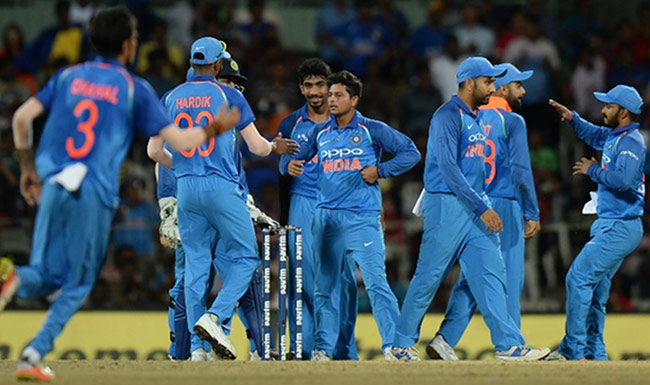 INDvsAUS 2nd ODI: कुलदीप यादव की हैट्रिक लेकर ऑस्ट्रेलियाई पारी को कमर तोड़ी, टीम इंडिया 50 रन से जीती