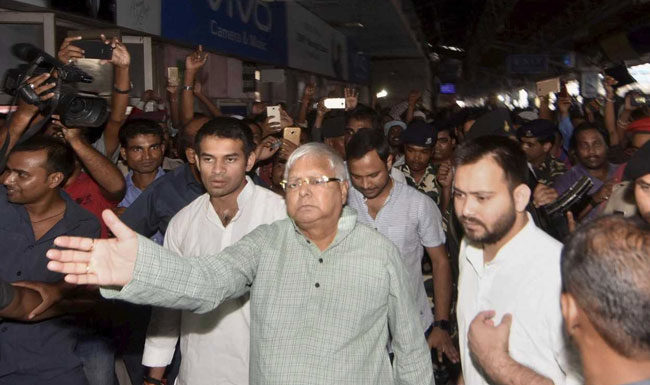क्या होगा आरजेडी का… लालू यादव के राजनीतिक उत्तराधिकारी तेजस्वी यादव पर कसता जा रहा शिकंजा