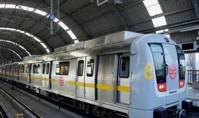 दिल्ली: चलती ट्रेन के आगे कूद गया बुजुर्ग, अस्पताल में इलाज के दौरान मौत