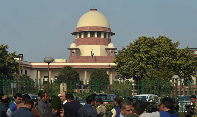 खाप पंचायत मामला: SC ने कहा, अगर कोई दो वयस्क शादी करते हैं तो कोई भी तीसरा व्यक्ति दखल नहीं दे सकता
