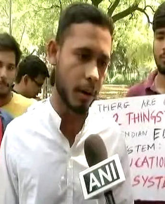 CBSE पेपर लीक: छात्रों-अभिभावकों का दावा- सभी पेपर हुए थे लीक, दोबारा हो परीक्षा, 10 बातें