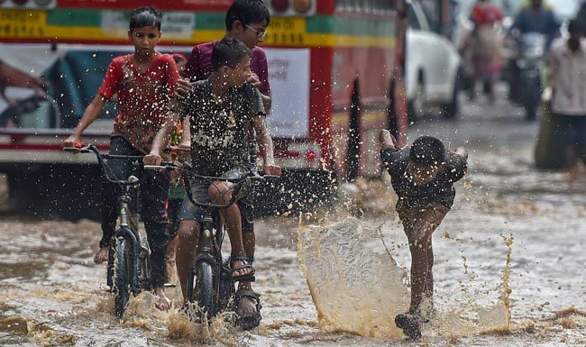 मौसम विभाग ने जारी की देश के इन हिस्सों में भारी बारिश की चेतावनी, जानें इस सप्ताह मौसम का हाल