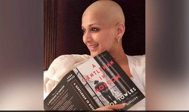 कैंसर से जूझ रही एक्ट्रेस का बाल्ड लुक वायरल, सोनाली बेंद्रे दोस्तों के साथ यूं बिता रहीं खुशनुमा पल,