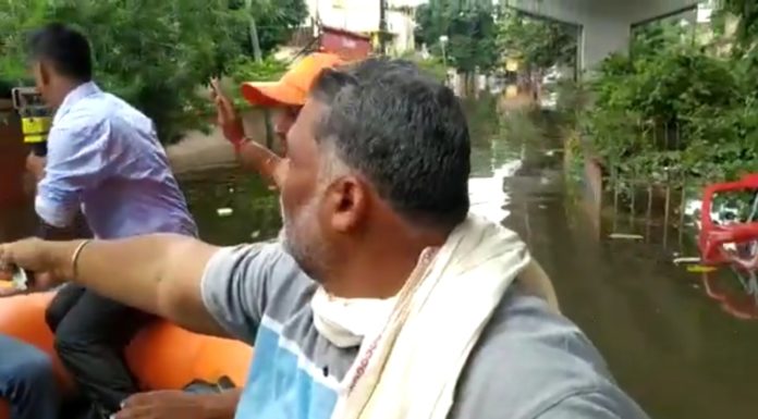 पप्पू यादव आज राहत सामग्री लेकर निकले पटना की सड़कों पर