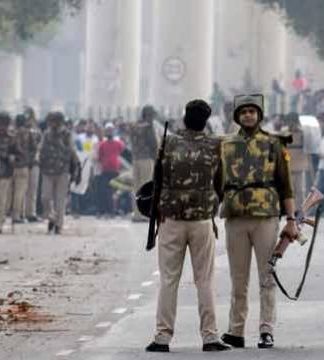 नार्थ-ईस्ट दिल्ली की सड़कों पर RAF तैनात, फिर भी नहीं रुक रही हिंसक वारदातें