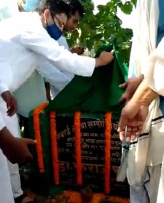 केवटी विधान सभा के बजितपुर से भतौड़ा तक सड़क का शिलान्यास विधायक डॉक्टर फ़राज़ फातमी ने किया।